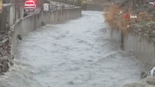 Esenyurtta Şiddetli Yağış Taşkınlara Yol Açtı İzlesene