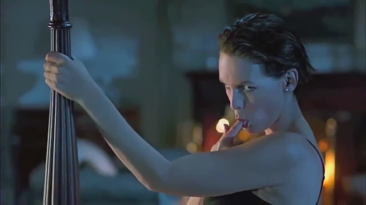 Красивая Деми Мур танцует горячий стриптиз в кино