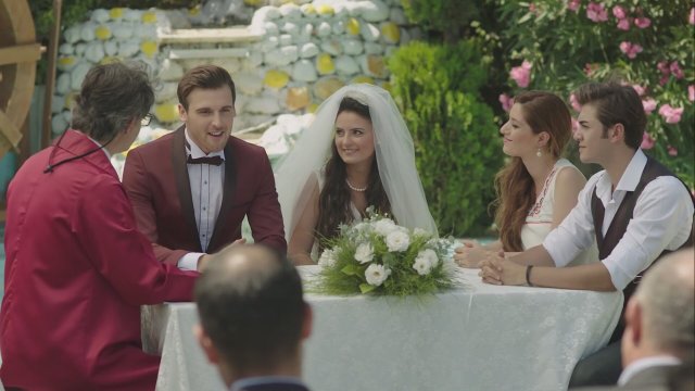 Bambaşka (2016) Fragman