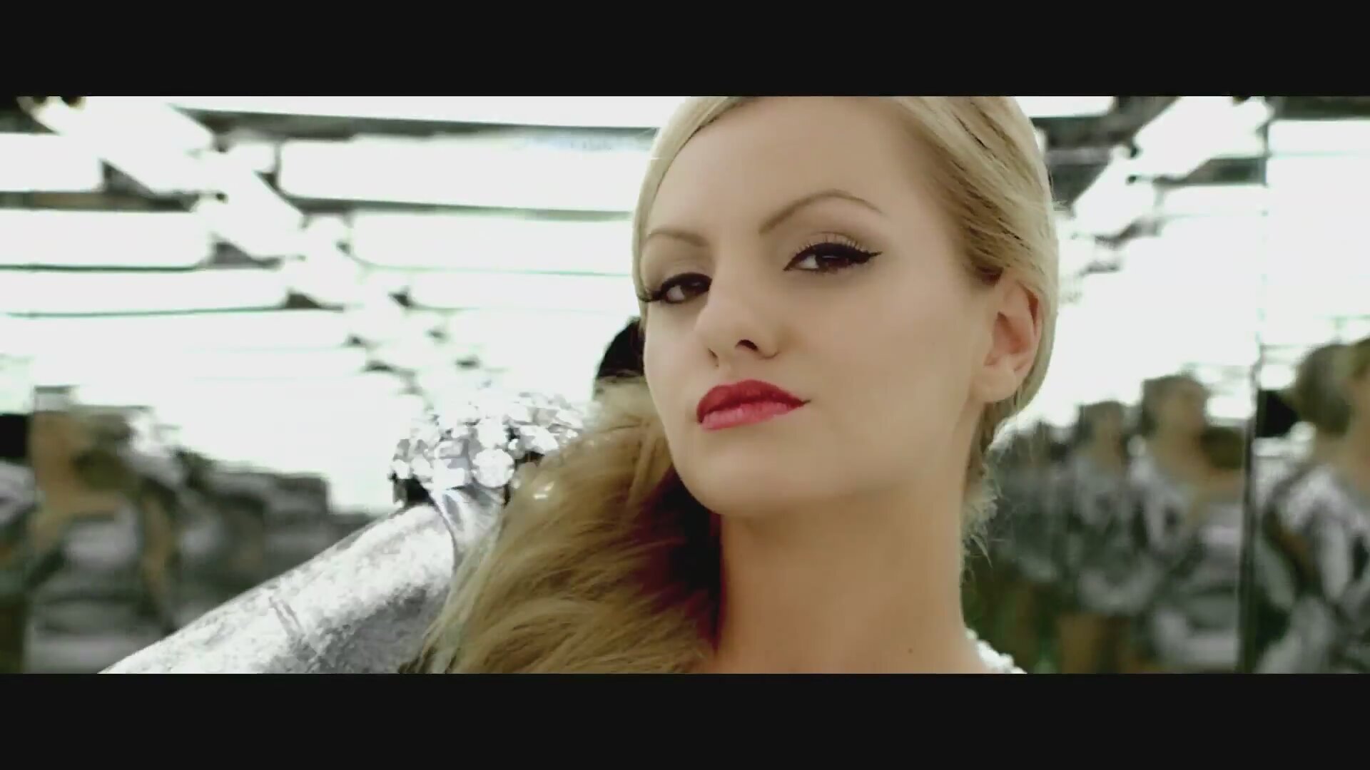 Alexandra Stan feat Carlprit - 1,000,000 Official Video