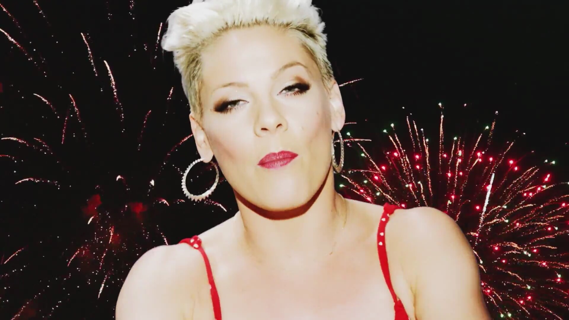 Pink - Feat. Lily Allen - True Love Dinle | İzlesene.com