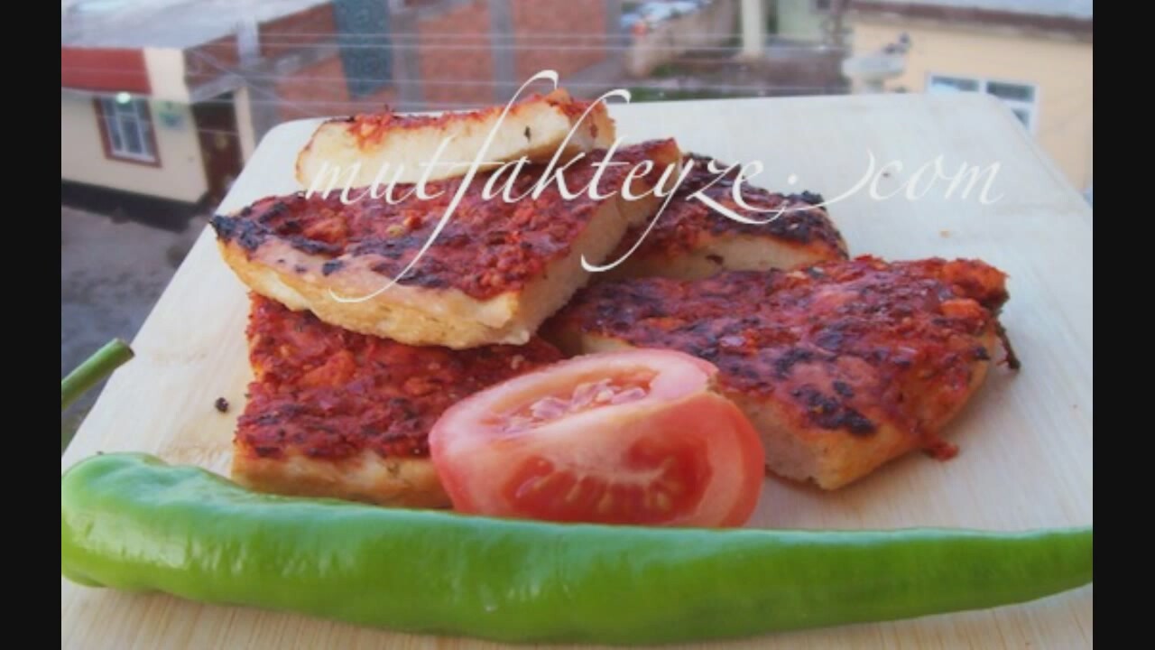 Acılı Ekmek Tarifi Videosu Acılı Ekmek Tarifi Videosu