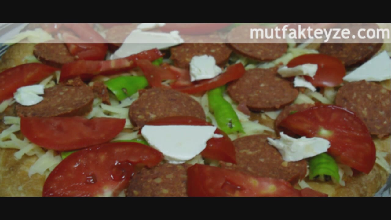 Bayat Ekmek Pizzası Yapımı Videosu Bayat Ekmek Pizzası Yapımı Videosu