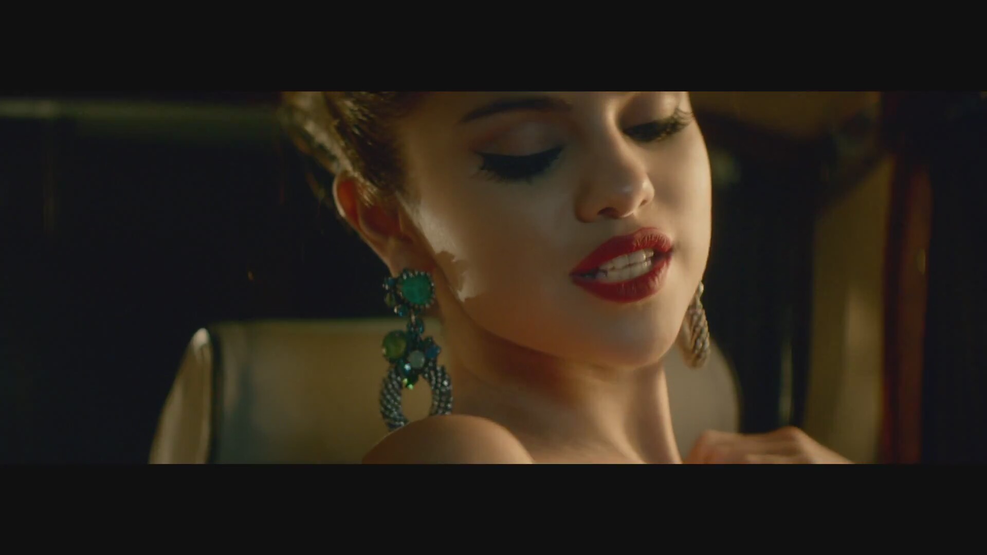 Selena Gomez - Slow Down Dinle | İzlesene.com Selena Gomez - Slow Down Dinle | İzlesene.com