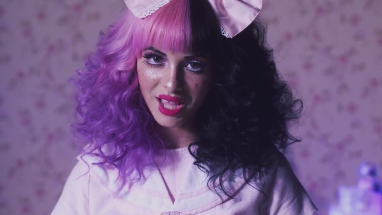 Melanie Martinez - Dollhouse | İzlesene.com