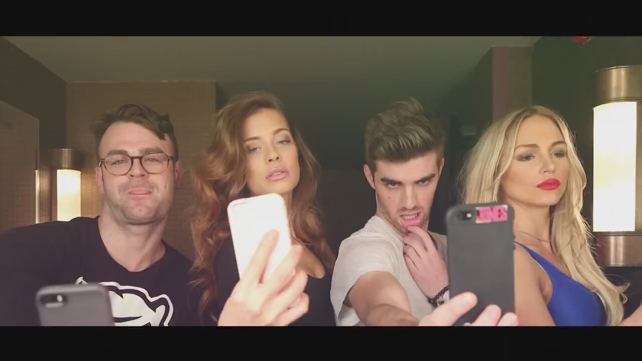The Chainsmokers Selfie Dinle İ