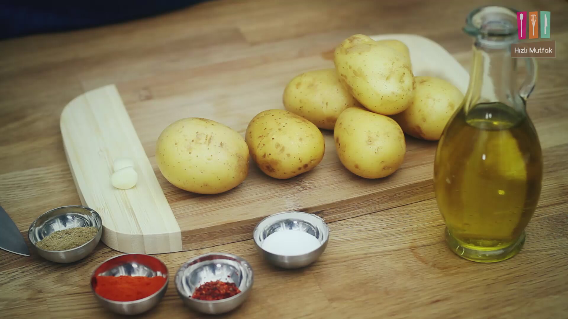 Fırında Baharatlı Patates Tarifi Videosu Fırında Baharatlı Patates Tarifi Videosu