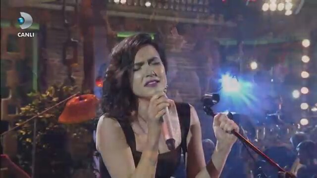 Sevval Sam Dan Harika Neset Ertas Turkuleri Beyaz Show Izlesene Com