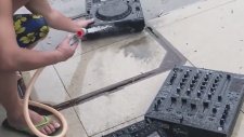 Bahçe Hortumuyla Dj Ekipmanlarını Yıkamak