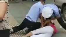 Polislerin Çocuklu Kadını Darp Etmesi