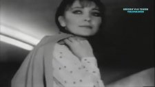 Hosteslerin Kıyafet Defilesi (1979)