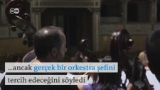 Robot Orkestra Şefinden Büyük Performans