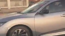 Aşırı Öfkeli Adamın Trafikte Sürünmesi