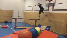 Olimpik Kayakçı Andri Ragettli'nin antremanı
