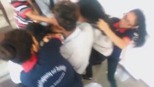 Liseli Kızların Sınıf İçinde Saç Baş Yolduran Kavgası
