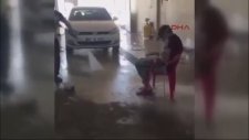 Ortağını Otomobili Temizler Gibi Temizledi