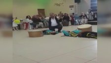 Davulcunun Elinden Davulun Fırlaması