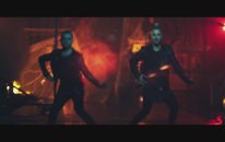 Ece Toprak ft. Sinan Özen - Öpsene Beni (Official Video)