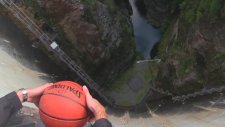 Barajın Üstünden Basket Topunun Atılması