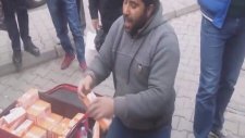 Gırgır Satıcısının Müthiş İkna Kabiliyeti