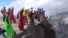 Adrenalin Tutkunlarının Base Jumping Yapması