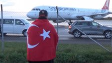 A Milli Takım’ı Finlandiya'da Bir Taraftar Karşıladı