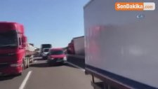 Kuzey Marmara Otoyolu Uskumruköy Mevkii'nde Bir Tır Devrildi.