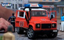 Bruder Land Rover İtfaiye Aracı ve İtfaiye Memuru 02596