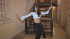 Seksi Güzelin Kıvrak Dansı