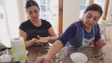 Tekirdağ'da Anne Yemekleri Yedik - Ekşili Sulu Köfte ve Perde Pilavı | Şevval'in Sihirli Elleri
