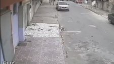 Oturan Adamın Üzerine İşeyen Yaramaz Köpek