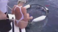 Seksi Kadına Köpek Balığı Saldırdı