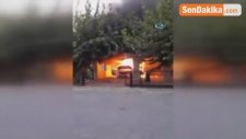 Park Halindeki Araç Alev Alev Yandı, Patlamalar Ardı Ardına Geldi