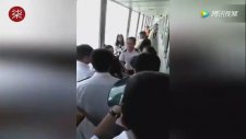 Telefonunu Denize Düşüren Kadının Çıldırması