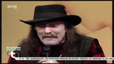 Cem Karaca'nın Bakana Ceket Fırlatması