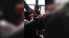 Otobüste Birbirlerine Sarıldıkları İçin Dayak Yiyen Çift