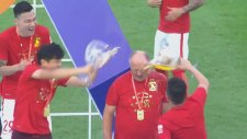 Felipe Scolari'yi bira ile yıkadılar!