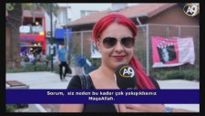 Hayranının Dekoltesini Beğenen Adnan Oktar