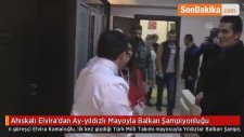 Ahıskalı Elvira'dan Ay-yıldızlı Mayoyla Balkan Şampiyonluğu