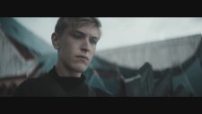 Alan Walker - All Falls Down (feat. Noah Cyrus with Digital Farm Animals)