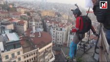 Galata Kulesi'nden Atladı