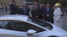 200 bin Euro'luk Lamborghini'yi Kutsayan Papa