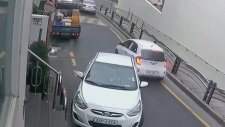 İki Hamleyle Arabayı Pert Eden Sürücü