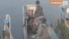Beyşehir Gölü'nde Balıkçılar Sis Altında Avlanıyor