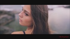 Zeni N - Living For The Moment Harvey Nash Remix