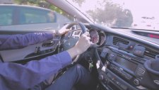 Araba Kullanmayı Tane Tane Anlatan Genç