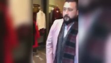 Mağazadaki Black Friday Kartonunu Yırtan Adam