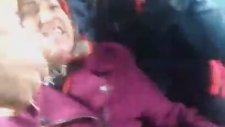 Otobüste Engelli Adamı Sopayla Döven Teyze (Küfür İçerir)