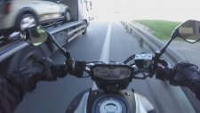 Arabaya Tekme Atan Maganda Motorcu