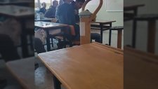 Sınıfa Parktaki Spor Aletini Sokan Liseliler